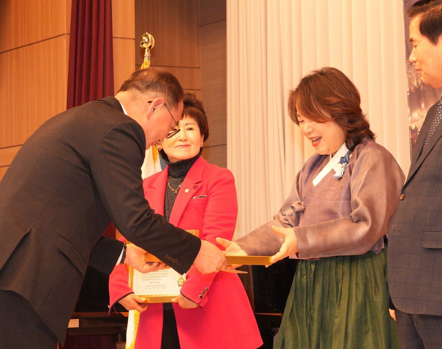 251230 지방의정봉사상 시상식 및 구·군의회 의장협의회 월례회 4번째 이미지