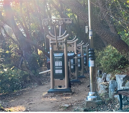 수성아파트 등산로 체육시설 사진