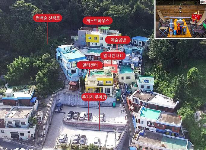 이바구 캠프의 전경을 나타낸 이미지입니다.편백숲 산책로, 게시프하우스, 예술공방, 멀티센터2, 멀티센터, 주거지 주차장