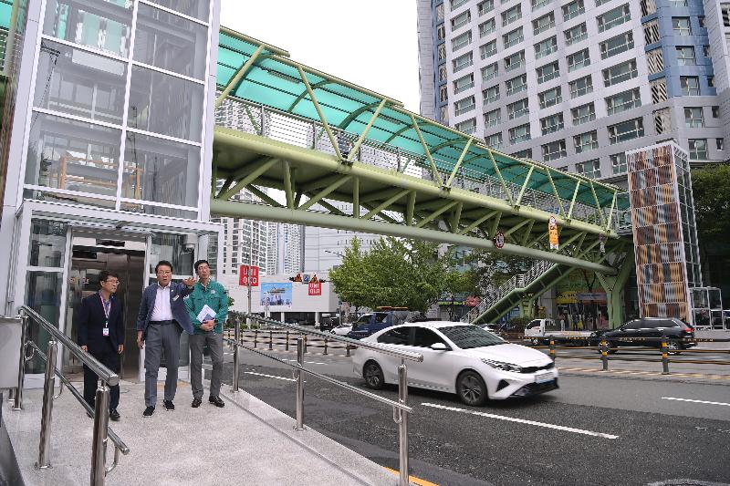 현장에서 함께하는 동구청장의 파일 이미지