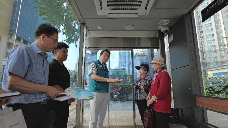 현장에서 함께하는 동구청장의 파일 이미지