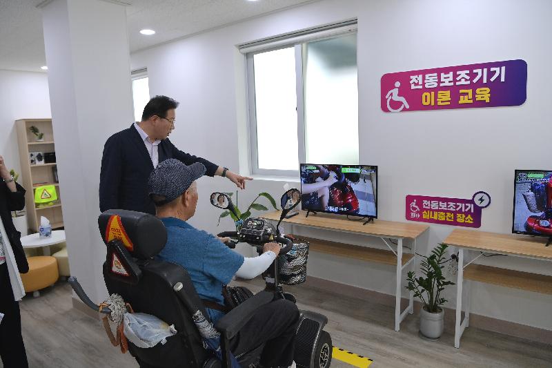 현장에서 함께하는 동구청장의 파일 이미지