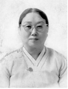 일신여학교 출신 소설가 김말봉