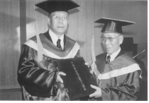 대만 중화학술원에서 명예철학박사학위 수여 광경(1974년)