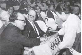 전당대회(1968. 왼쪽부터 박기출, 조헌식, 김성숙)